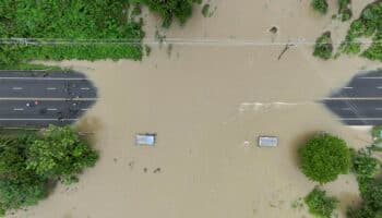 El huracán Ernesto deja sin luz a más de la mitad de Puerto Rico