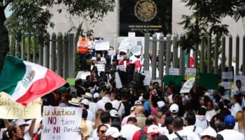 Paro judicial cumple una semana; protestan en la sede del CJF