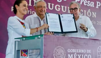 AMLO y Sheinbaum respaldan de nuevo a Rocha, pese a investigación de FGR