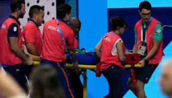 París 2024: ¡Vaya susto! Se desmaya nadadora eslovaca al finalizar su prueba | Video