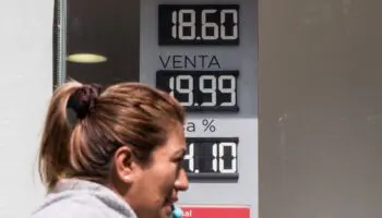 Peso mexicano retrocede a niveles no vistos en dos semanas
