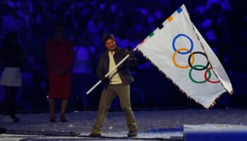 París 2024: Tom Cruise da el banderazo hacia Los Ángeles 2028 | Video