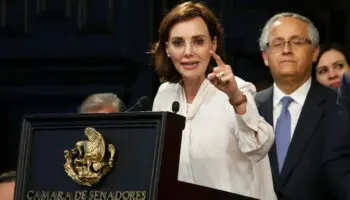 '¿Cómo se llama el bellaco?'; Lilly Téllez arremete contra Fernández Noroña