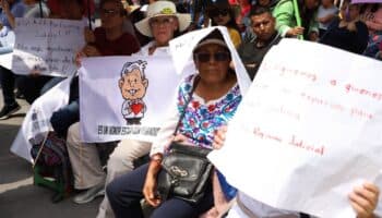 'Fuera Piña, fuera Piña', claman morenistas en informe de AMLO