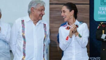 Sheinbaum critica a quienes le piden 'pintar su raya' con AMLO