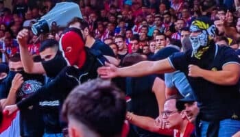 Expulsa Atleti a aficionado identificado por aventar objetos al campo en el Derbi | Video