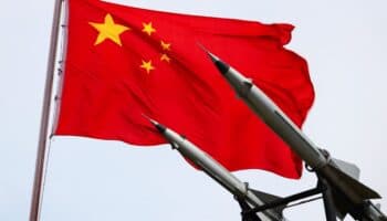 China lanza un misil balístico intercontinental en el Pacífico en plena tensión regional