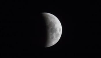 Fotos | Así se vio el eclipse lunar parcial