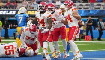 NFL: Chiefs y 49ers dominan a Chargers y Pats | Resultados