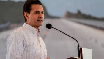 Peña Nieto le desea éxito a Sheinbaum tras asumir como presidenta de México