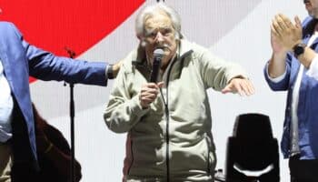 José 'Pepe' Mujica reaparece en público a un mes de ser intervenido quirúrgicamente