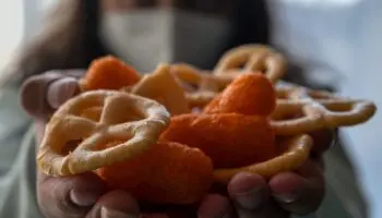 SEP prohibirá venta de comida chatarra en escuelas