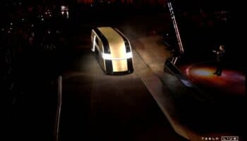 Tesla cae 8,7% en la bolsa un día después de presentar innovadores proyectos