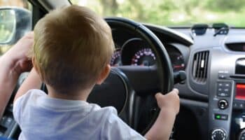 ¿Por qué manejamos por el lado derecho de la calle? #Niñonautas con Kirén Miret