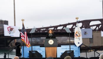 Rinde tributo Kamala Harris al 'Toro de Etchohuaquila' | Video