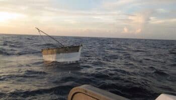 Yucatán: Así fue el rescate de tres pescadores tras el naufragio de su barco | Video