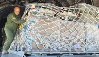 Organiza UE un puente aéreo para llevar ayuda de emergencia a Líbano