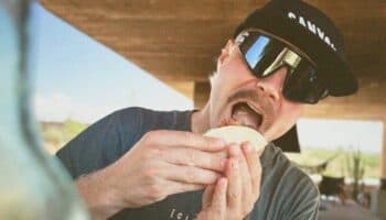 Video | Valtteri Bottas ya está en México y corre a comer tacos