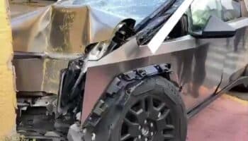 CDMX | Camioneta Cybertruck se estrella contra casa en alcaldía Miguel Hidalgo