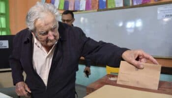 Uruguay: Mujica, de los primeros en votar en la segunda vuelta de las presidenciales