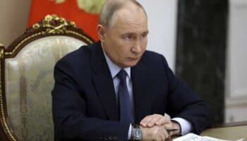 Putin firma ley que prohíbe la adopción a ciudadanos de países que permiten el cambio de género