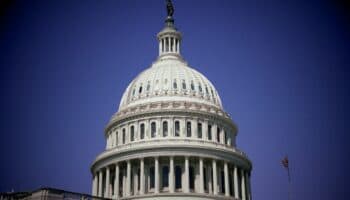 Cámara Baja de EU evita cierre de gobierno tras exigencias de Trump