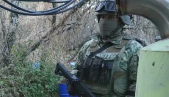 Mueren dos militares mientras desactivaban artefacto explosivo en Michoacán