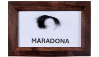 ¿Cuánto te costaría tener un mechón de pelo de Maradona o la camiseta de Ronaldo?