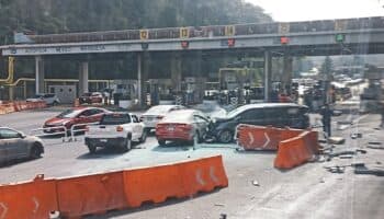 Videos | Tráiler embiste a más de 10 automóviles en la México-Toluca