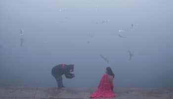 Niebla tóxica envuelve a Nueva Delhi y amenaza vuelos