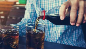 'Cocacolonización': Exponen 'captura corporativa' de los alimentos en México