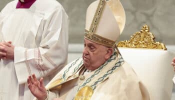 El papa sigue en estado crítico, presenta una insuficiencia renal leve y necesita oxígeno