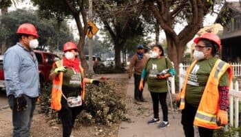 Fotos | Pese a las amenazas de Trump, jornaleros indocumentados ayudan en los incendios de Los Ángeles, California