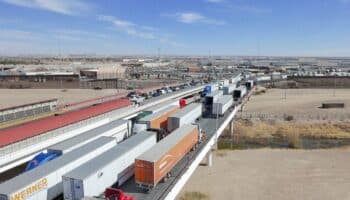 Filas de hasta 8 horas para cruzar a Estados Unidos debido a medidas de Trump, reportan exportadores