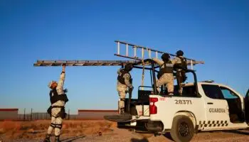 Juárez: GN asegura escaleras presuntamente usadas para cruzar la frontera; buscan segundo túnel