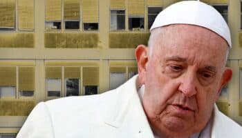El papa no ha sufrido más crisis y puede levantarse; insuficiencia renal 'no es preocupante'