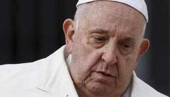 El papa sufre dos episodios de insuficiencia respiratoria aguda
