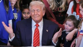 Trump prohíbe a mujeres trans participar en deportes femeninos