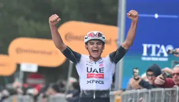Se luce Isaac del Toro en la edición 106 de la carrera Milán-Turín | Video