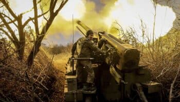 Macron asegura que Rusia ha convertido la amenaza contra Ucrania en un conflicto mundial | Video