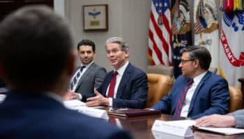 Fabricantes chinos 'se tragarán' los aranceles: Scott Bessent | Video