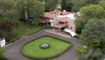 Videos | Así era la lujosa residencia de Silvano Aureoles, con búnker, helipuerto y piscina