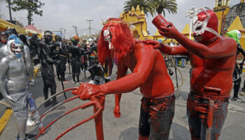 Fotos | Xiancates: Pintados con aceite de auto bailan para pedir buenas cosechas