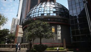 Bolsa mexicana acumula pérdida semanal del 1.6% y corta tres semanas de avances