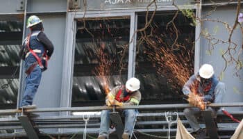 Derechos laborales de mexicanos están en riesgo por revisión del T-MEC, advierten ONGs