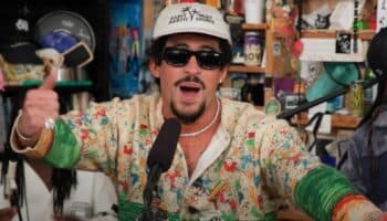 Lanzan un diccionario para explicar palabras del álbum 'Debí tirar más fotos' de Bad Bunny