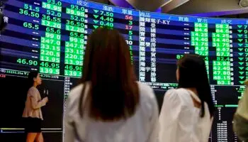 Las bolsas asiáticas y europeas se desploman con caídas históricas por el temor a una recesión global