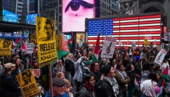 Autoridades de EU arrestan en domicilios a propalestinos que protestaron en Universidad de Michigan, según ONG's