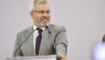 Gobernador de Michoacán propone ley contra narcocorridos en eventos públicos