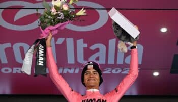 Isaac del Toro mantiene la maglia rosa de líder general en el Giro de Italia 2025